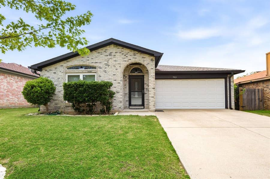 Property photo for 7921 Gardengate Lane, Fort Worth, TX