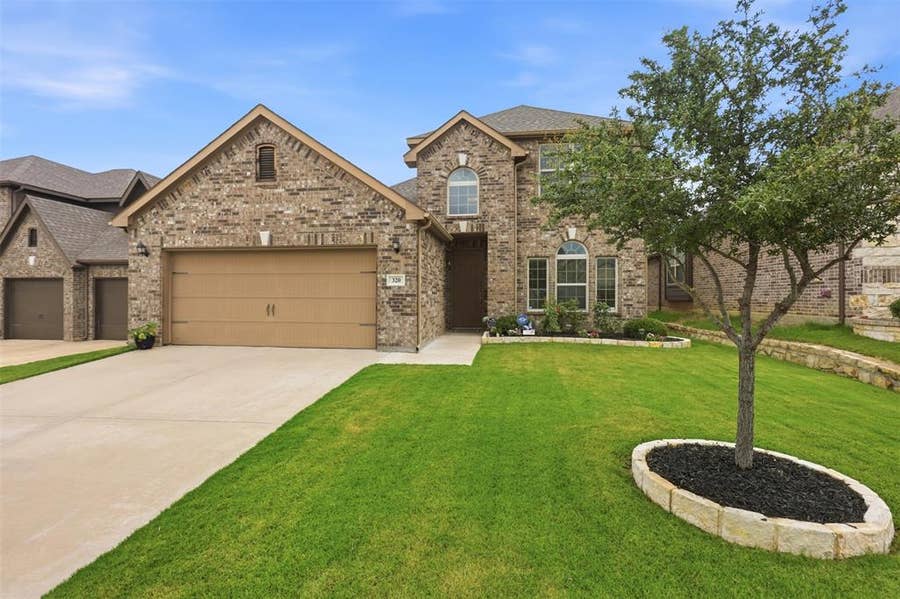 Property photo for 320 Hudson Court, Kennedale, TX