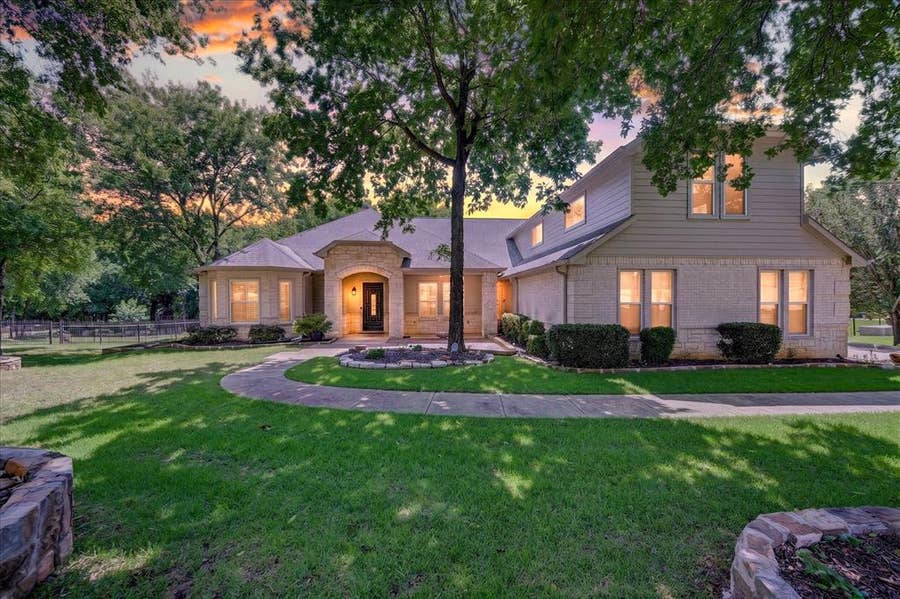 Property photo for 8517 Stallion Street, Denton, TX