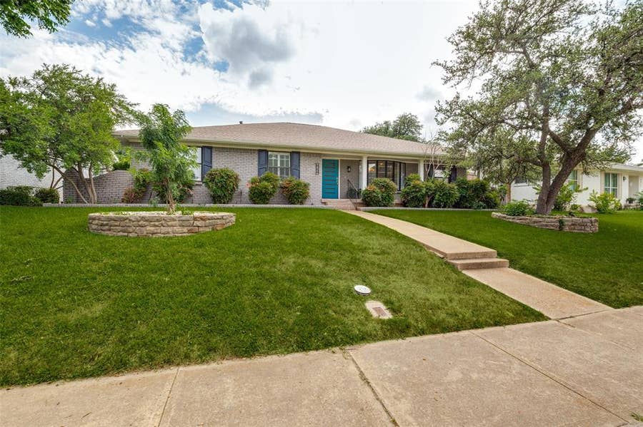 Property photo for 9421 Meadowknoll Drive, Dallas, TX