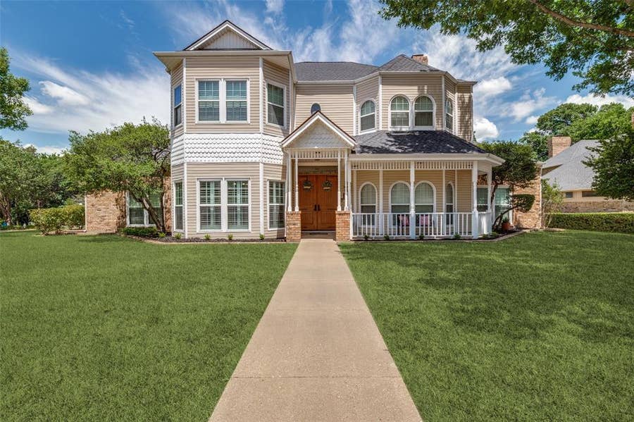 Property photo for 636 Bent Creek Drive, DeSoto, TX