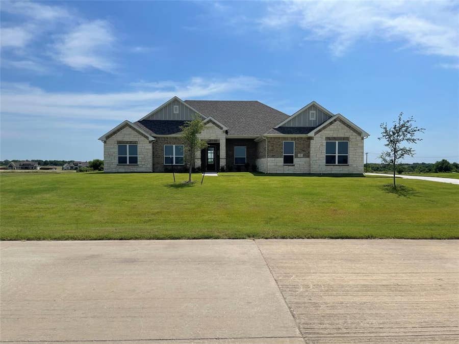 Property photo for 211 Marie Lane, Waxahachie, TX
