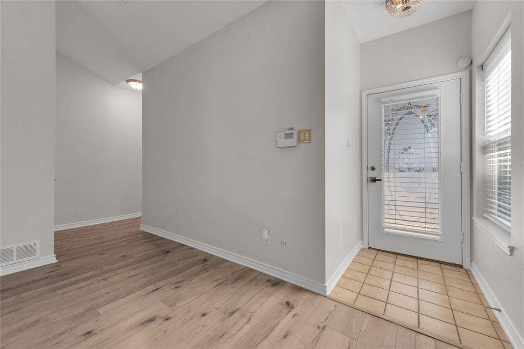 613 Canterbury Street, Euless, TX 76039 613 Canterbury Street, Euless, TX 76039