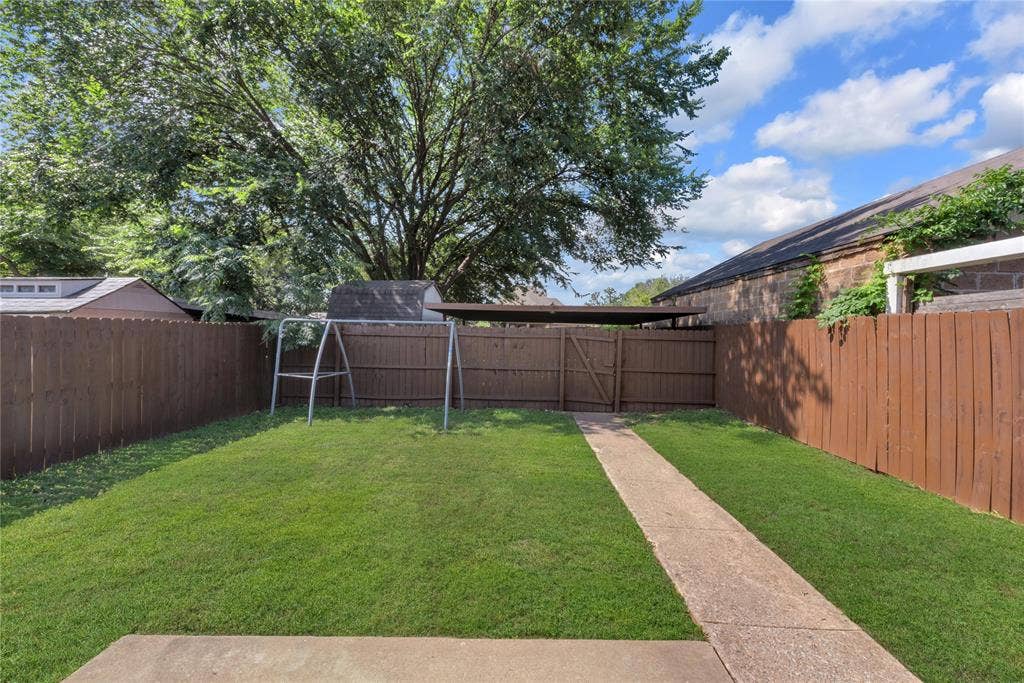 613 Canterbury Street, Euless, TX 76039 613 Canterbury Street, Euless, TX 76039