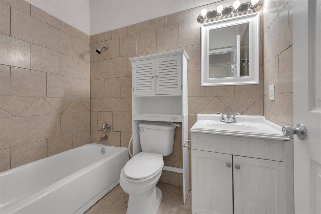613 Canterbury Street, Euless, TX 76039 613 Canterbury Street, Euless, TX 76039