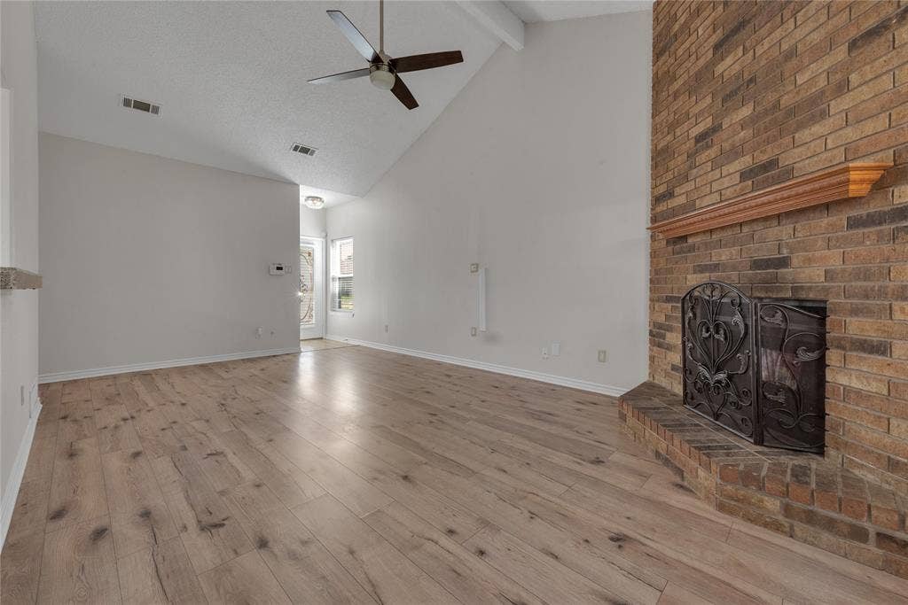 613 Canterbury Street, Euless, TX 76039 613 Canterbury Street, Euless, TX 76039