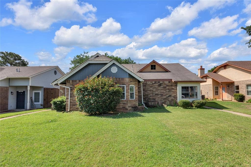 613 Canterbury Street, Euless, TX 76039 613 Canterbury Street, Euless, TX 76039