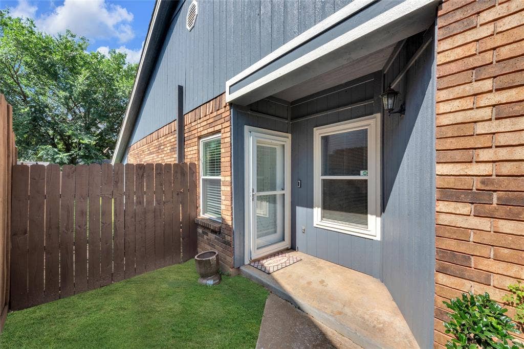 613 Canterbury Street, Euless, TX 76039 613 Canterbury Street, Euless, TX 76039
