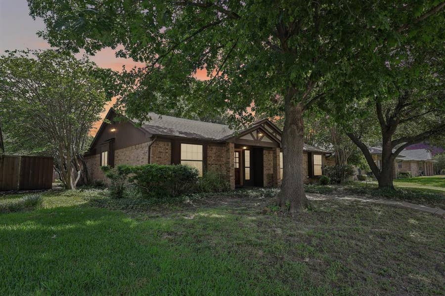 Property photo for 113 E Bancroft Drive, Garland, TX