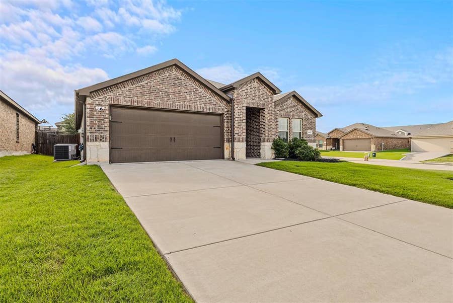 Property photo for 207 Dartmouth Avenue, Farmersville, TX