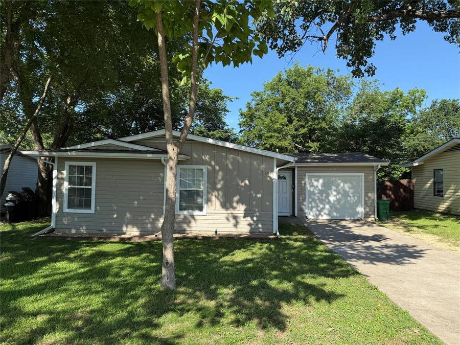 Property photo for 303 Ridgefield Circle, Mesquite, TX