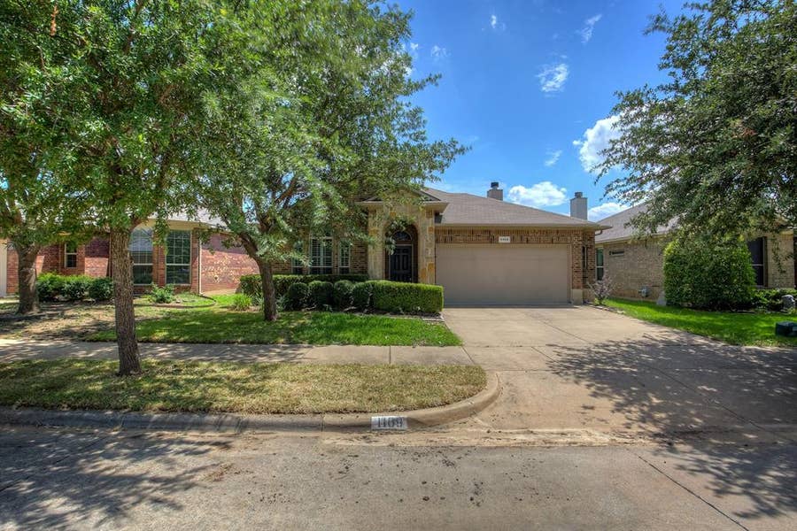 Property photo for 1109 Central Village Drive, Denton, TX