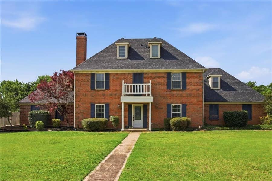 Property photo for 108 Stones Court, Waxahachie, TX
