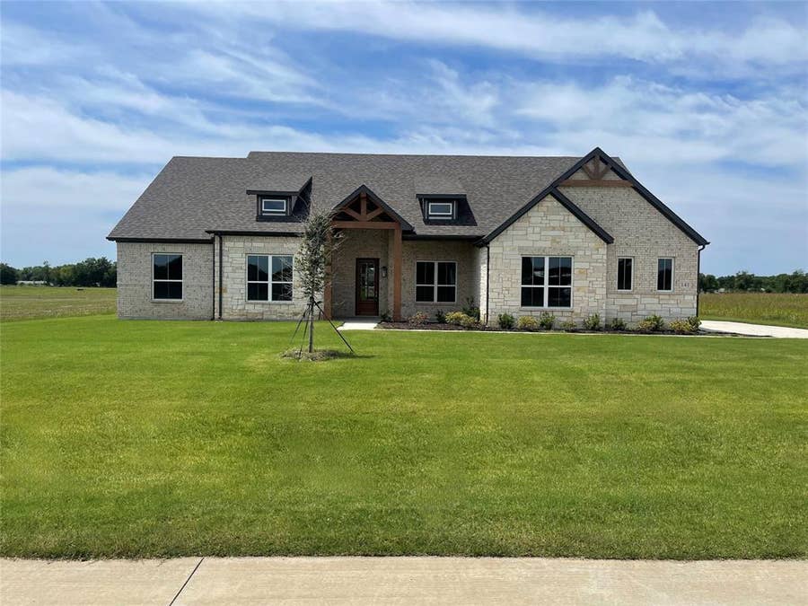 Property photo for 141 Olson Road, Waxahachie, TX