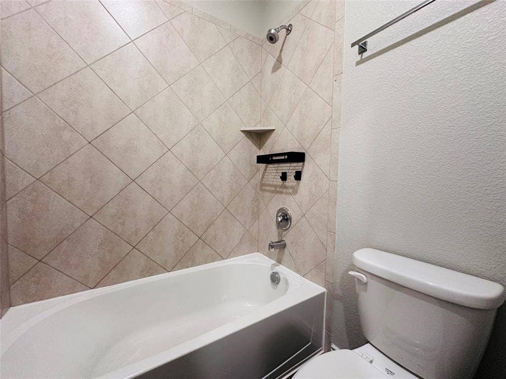 228 Mina Street, Red Oak, TX 75154