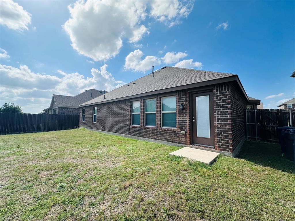228 Mina Street, Red Oak, TX 75154