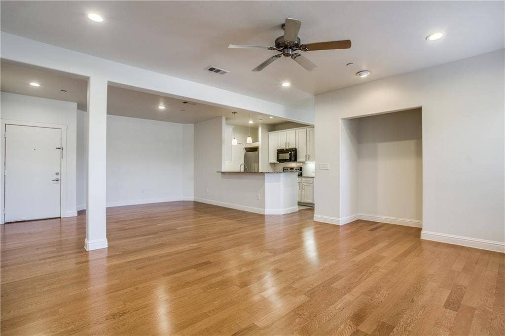 6159 Oram Street, #302, Dallas, TX 75214 Crisp, clean and contemporary!