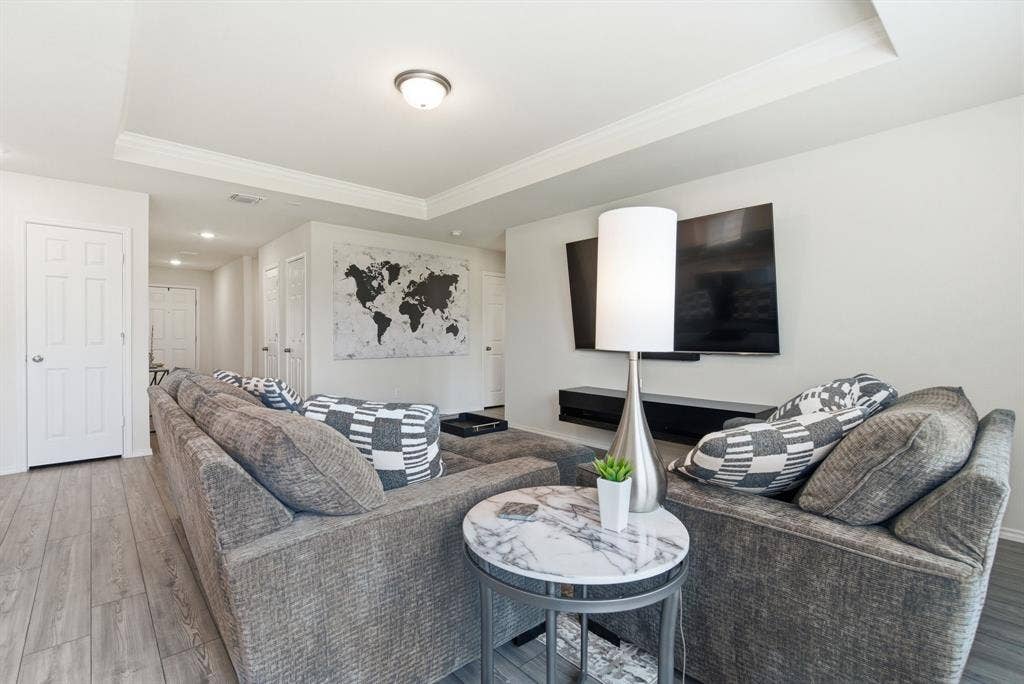 Spacious living room