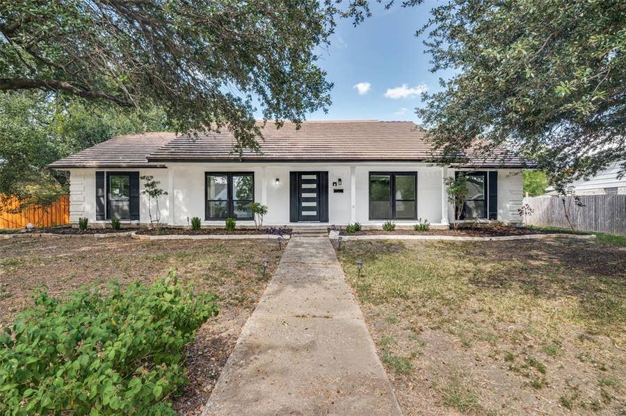 Property photo for 11335 Drummond Circle, Dallas, TX