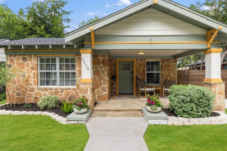 Property photo for 1116 S Montreal Avenue, Dallas, TX