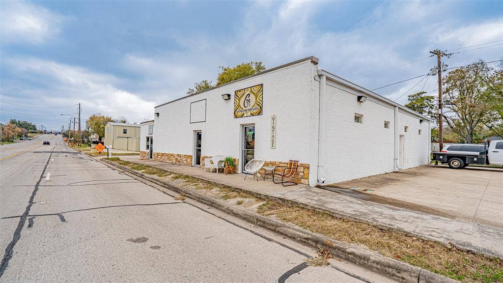 347 N Cherry Lane, #349A & B, White Settlement, TX 76108 Front of Structure, parking on right