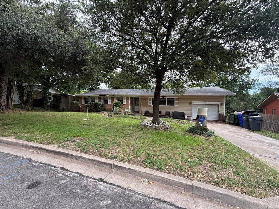 Property photo for 2324 Oak Cliff Drive, Waco, TX
