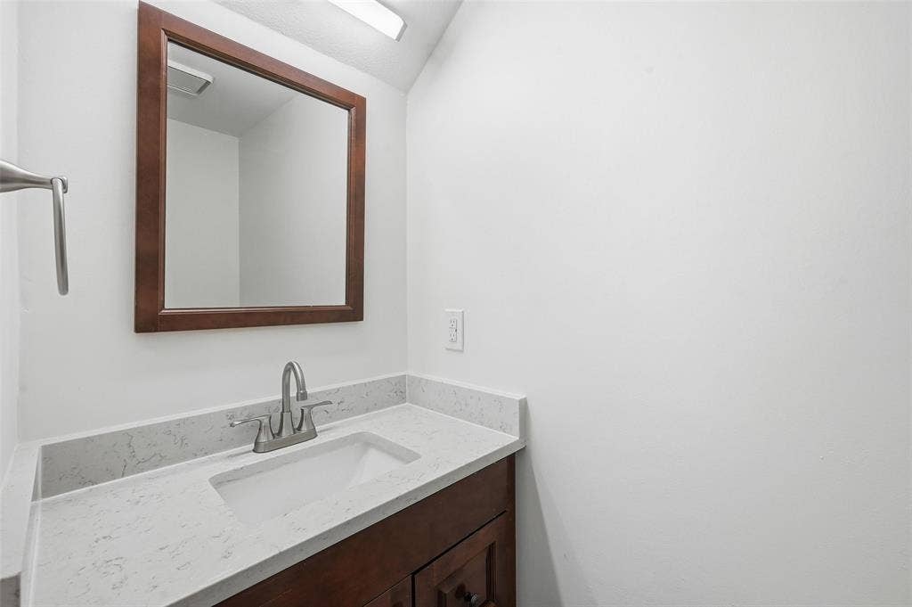 73 Winchester Drive, Euless, TX 76039 73 Winchester Drive, Euless, TX 76039