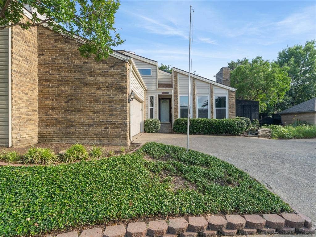 2812 Prescott Drive, Carrollton, TX 75006 2812 Prescott Drive, Carrollton, TX 75006