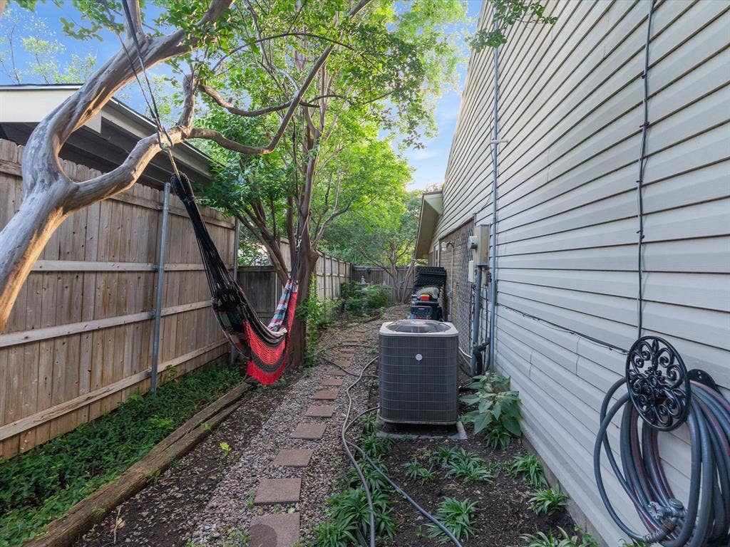 2812 Prescott Drive, Carrollton, TX 75006 2812 Prescott Drive, Carrollton, TX 75006
