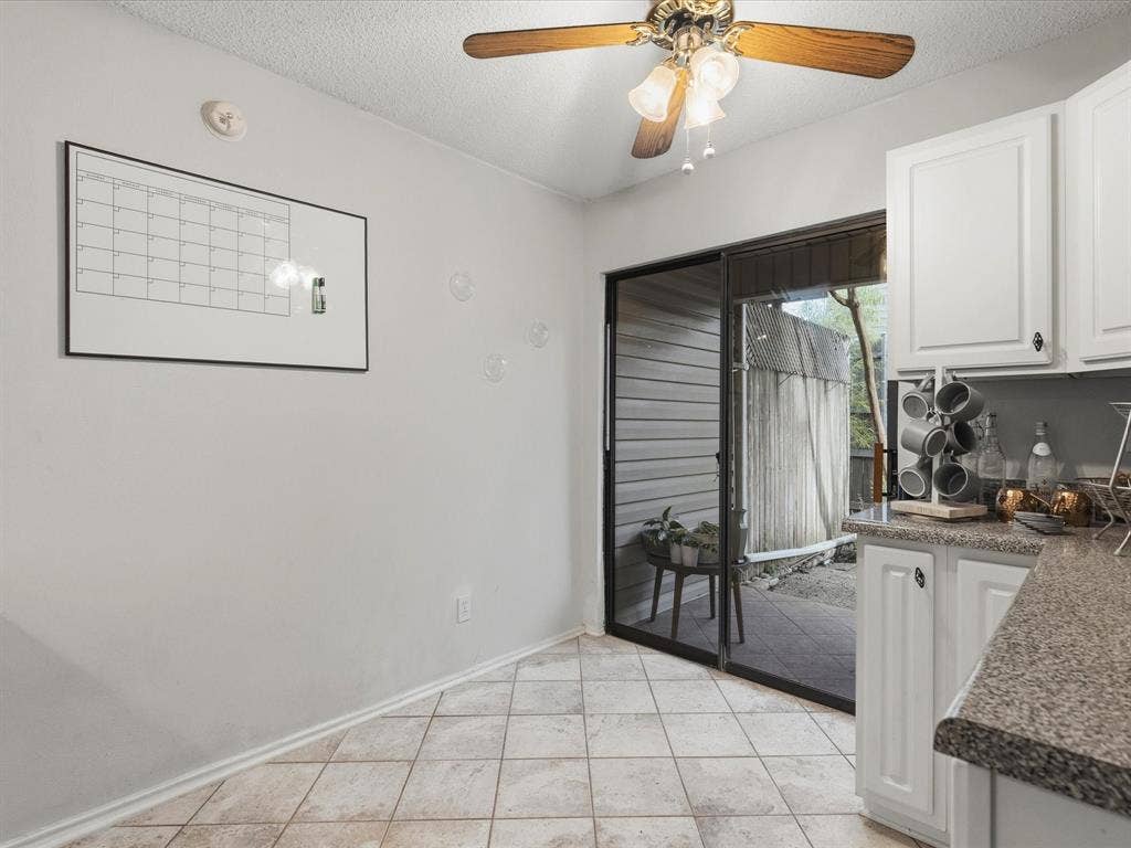 2812 Prescott Drive, Carrollton, TX 75006 2812 Prescott Drive, Carrollton, TX 75006