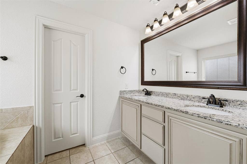 513 Harvest Trail, Midlothian, TX 76065