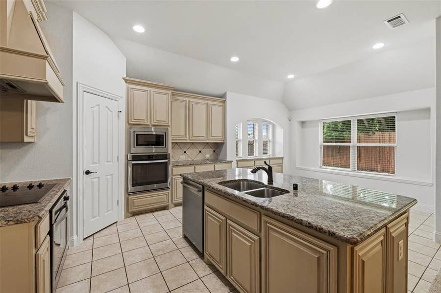 Property photo for 513 Harvest Trail, Midlothian, TX