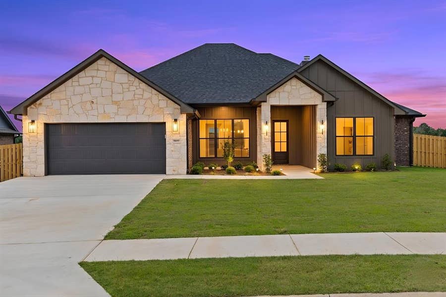 Property photo for 16417 Clearview Drive, Lindale, TX