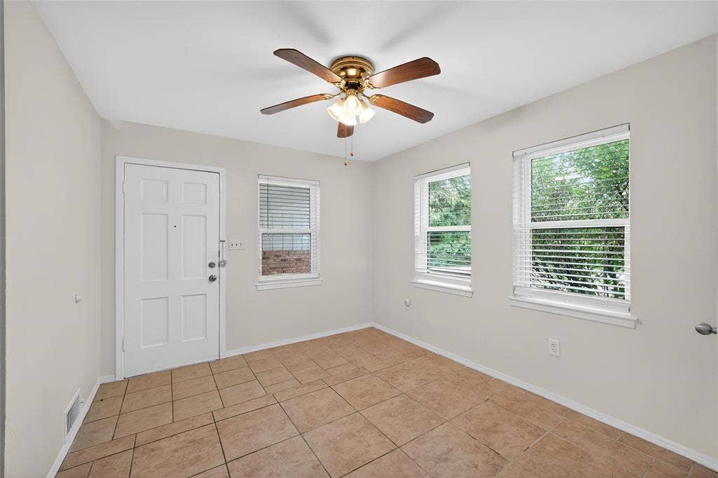 928 E Bear Creek Road, Glenn Heights, TX 75154