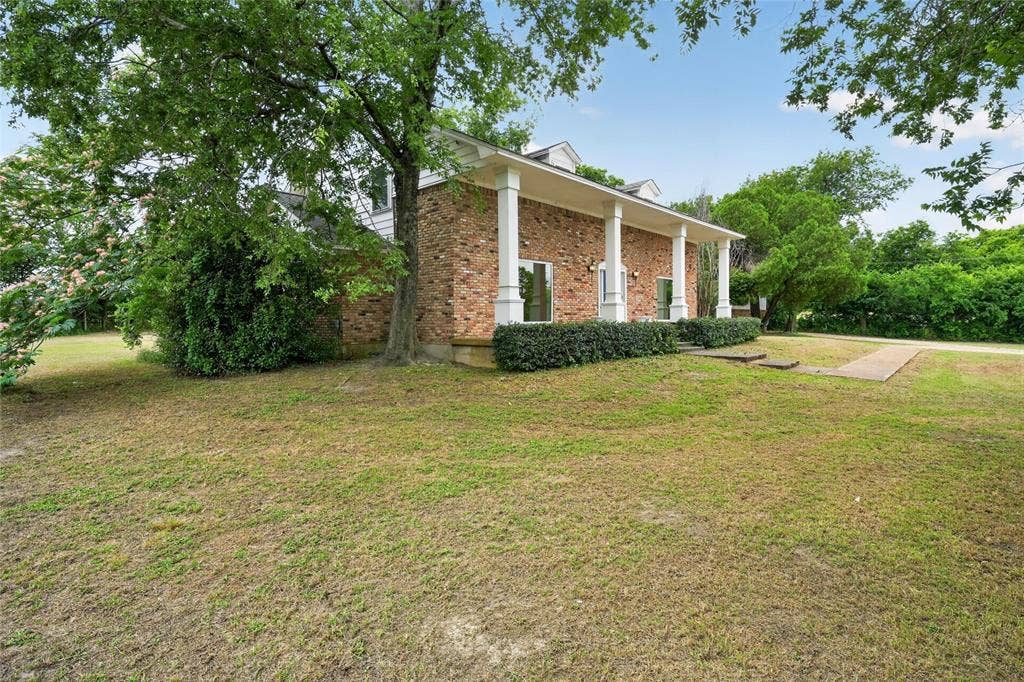 928 E Bear Creek Road, Glenn Heights, TX 75154