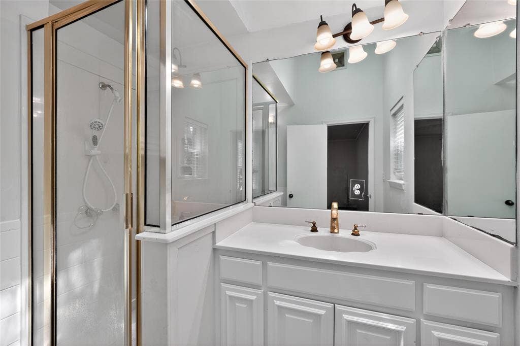 928 E Bear Creek Road, Glenn Heights, TX 75154