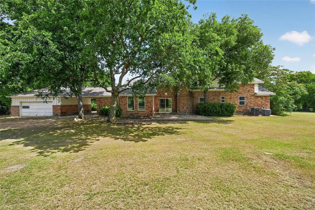 928 E Bear Creek Road, Glenn Heights, TX 75154