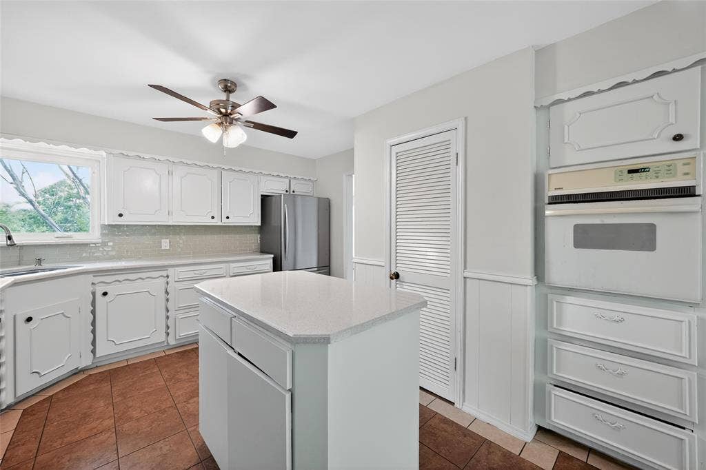 928 E Bear Creek Road, Glenn Heights, TX 75154