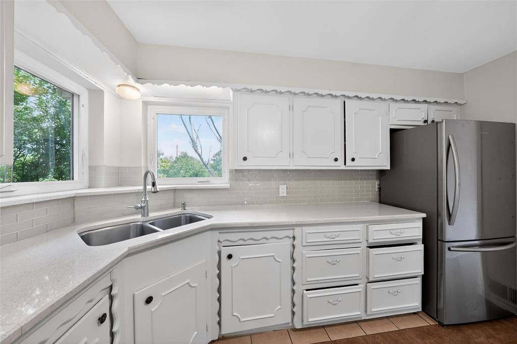 928 E Bear Creek Road, Glenn Heights, TX 75154