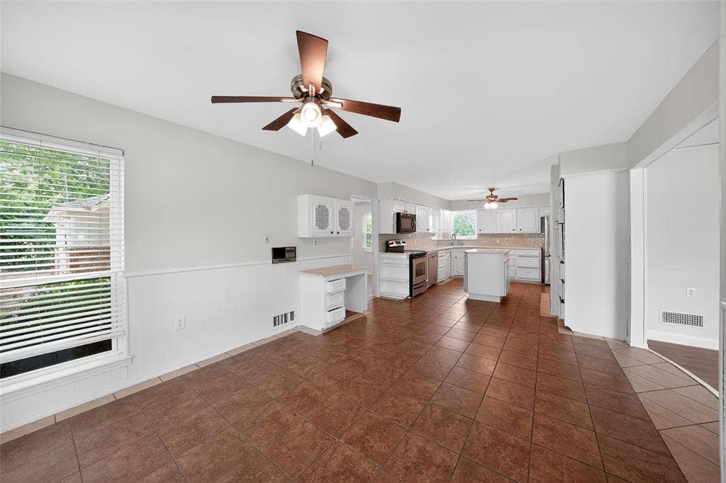 928 E Bear Creek Road, Glenn Heights, TX 75154