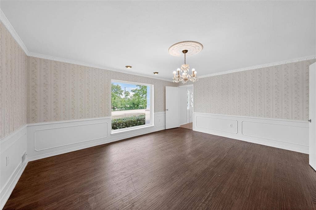 928 E Bear Creek Road, Glenn Heights, TX 75154