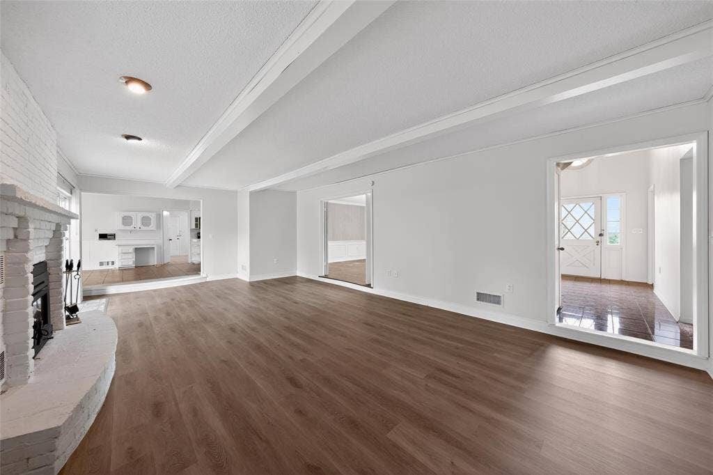 928 E Bear Creek Road, Glenn Heights, TX 75154