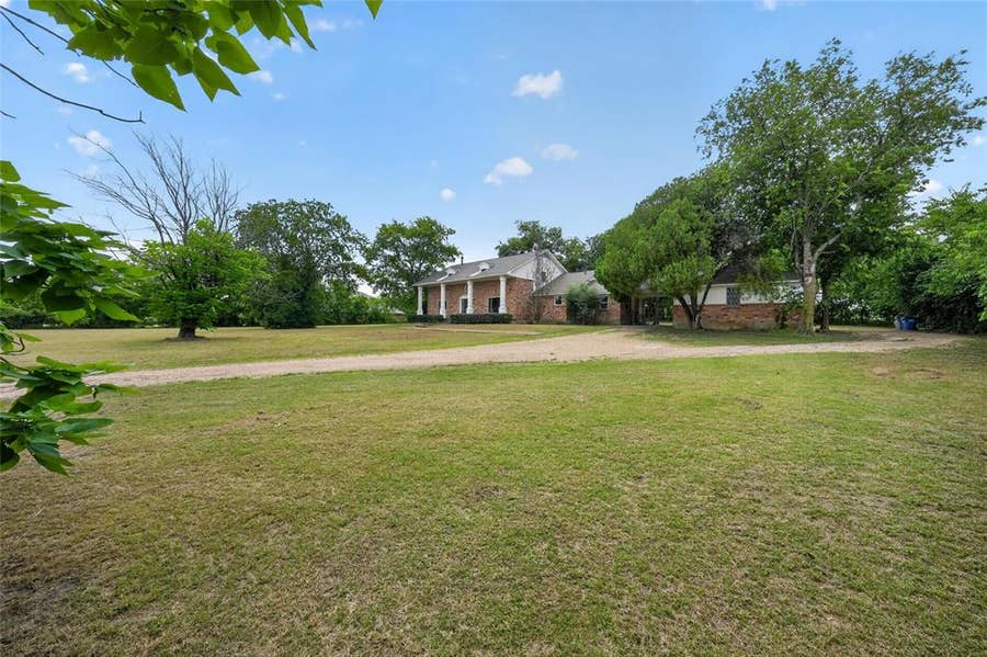 Property photo for 928 E Bear Creek Road, Glenn Heights, TX