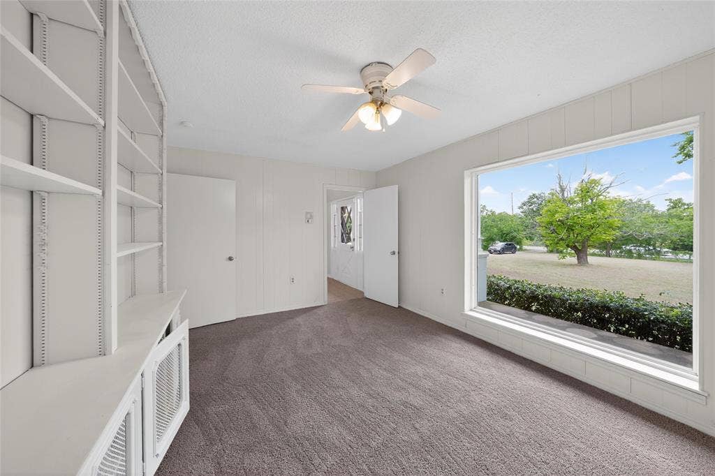 928 E Bear Creek Road, Glenn Heights, TX 75154