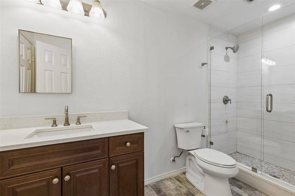 13166 Michelle Drive, Frisco, TX 75035 On suite bath in primary