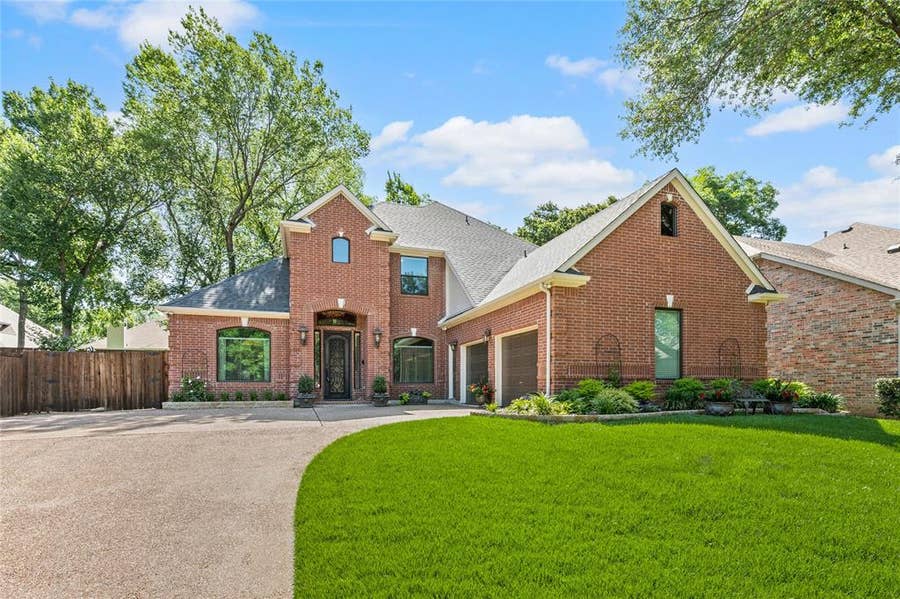 Property photo for 820 Glen Garry Drive, Flower Mound, TX