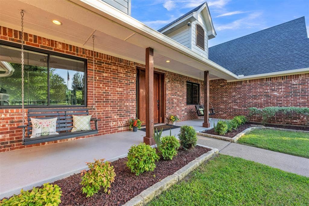 7466 Bent Trail, Mansfield, TX 76063 Front Porch with Epoxy porch