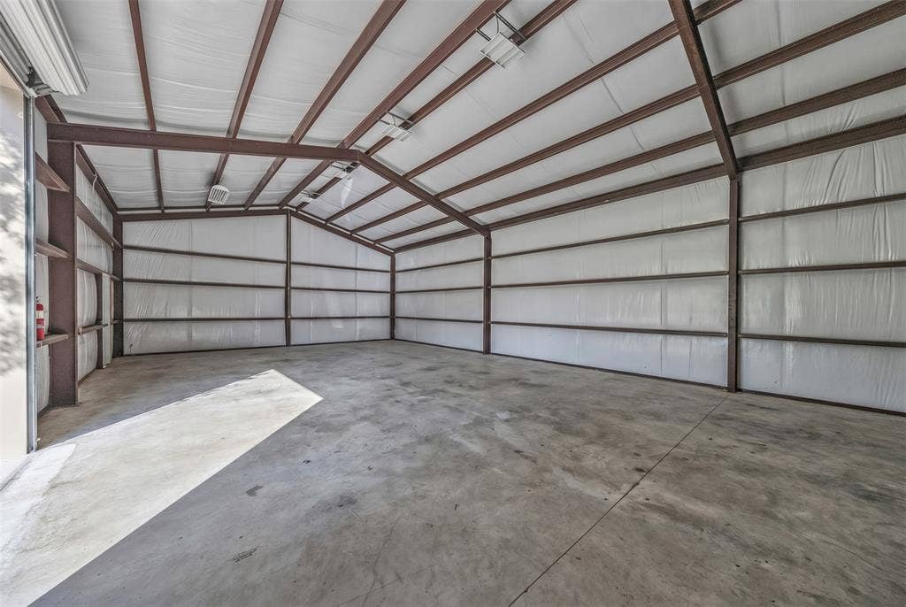 7466 Bent Trail, Mansfield, TX 76063 60X30 Metal building with electricity and water