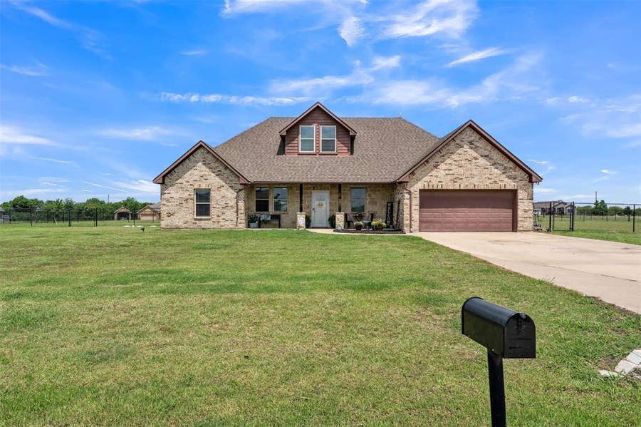 Property photo for 15077 Saddle Ridge Circle, Terrell, TX