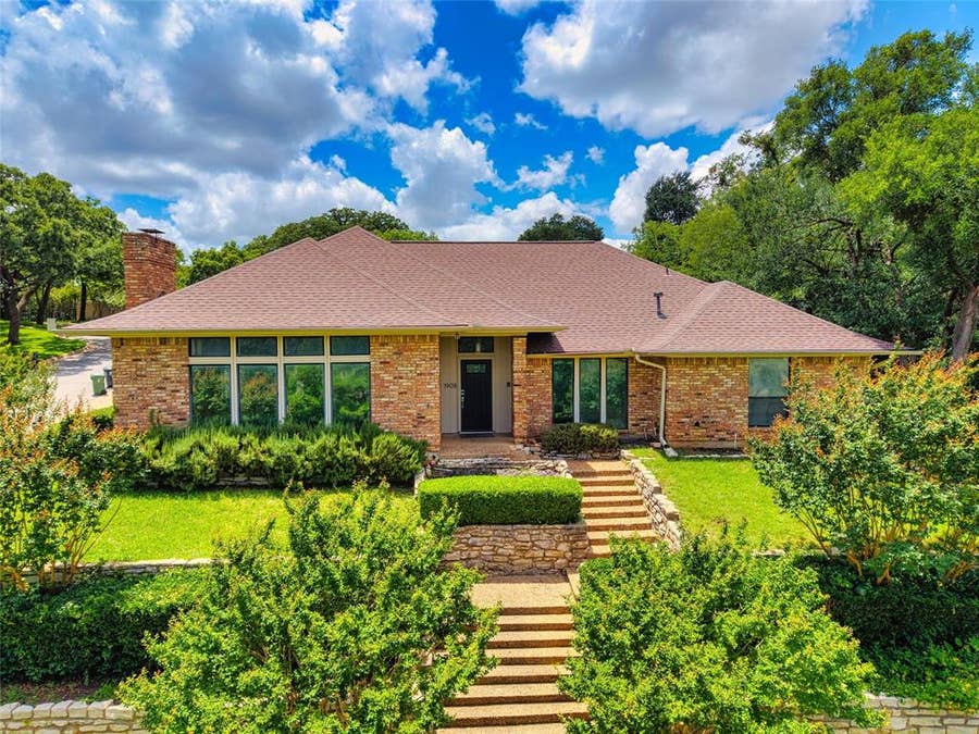 Property photo for 1908 Lakehill Court, Arlington, TX